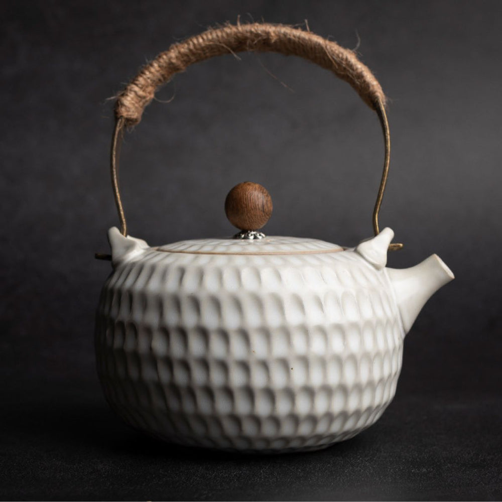 Anji Chinese ceramic teapot – 430ml Textured White