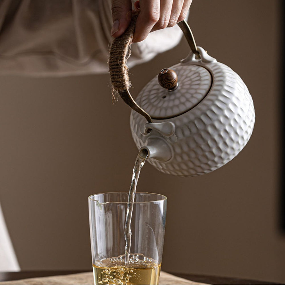 Anji Chinese ceramic teapot – 430ml Textured White