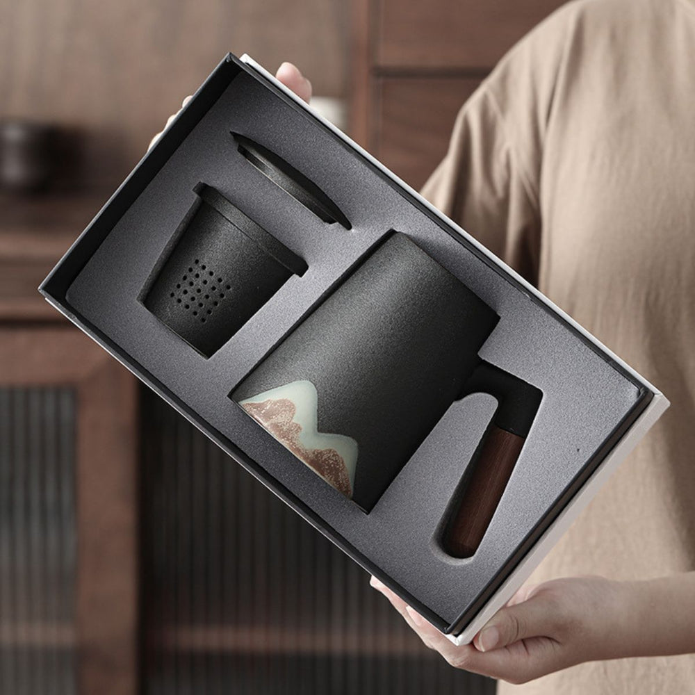Hakone ceramic tea mug with infuser – Mountain Black