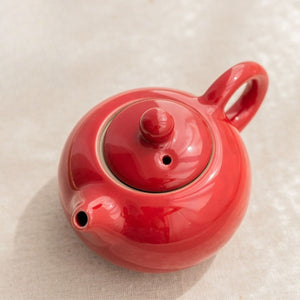 Close-up of the Jing red porcelain teapot and its fitted lid