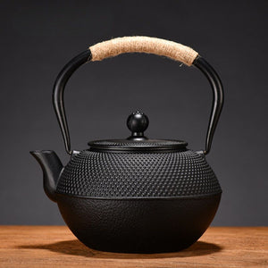 Kaito Cast iron teapot with infuser – Obsidian Black
