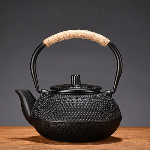 Kaito Cast iron teapot with infuser – Obsidian Black