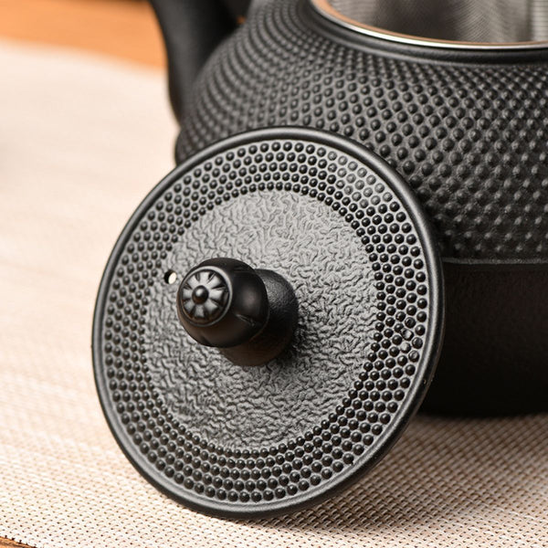 Kaito Cast iron teapot with infuser – Obsidian Black