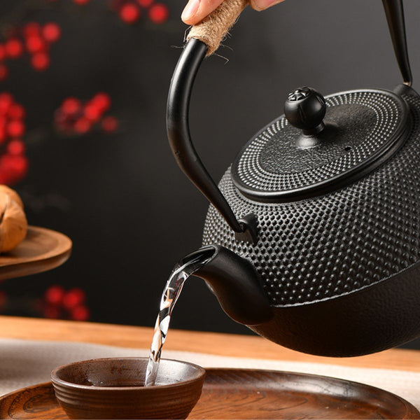 Kaito Cast iron teapot with infuser – Obsidian Black