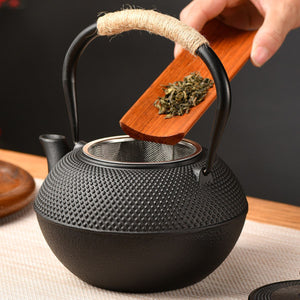 Kaito Cast iron teapot with infuser – Obsidian Black
