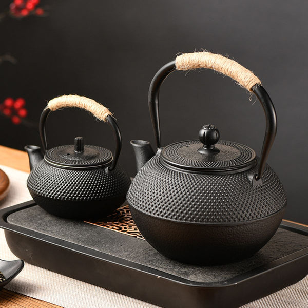 Kaito Cast iron teapot with infuser – Obsidian Black