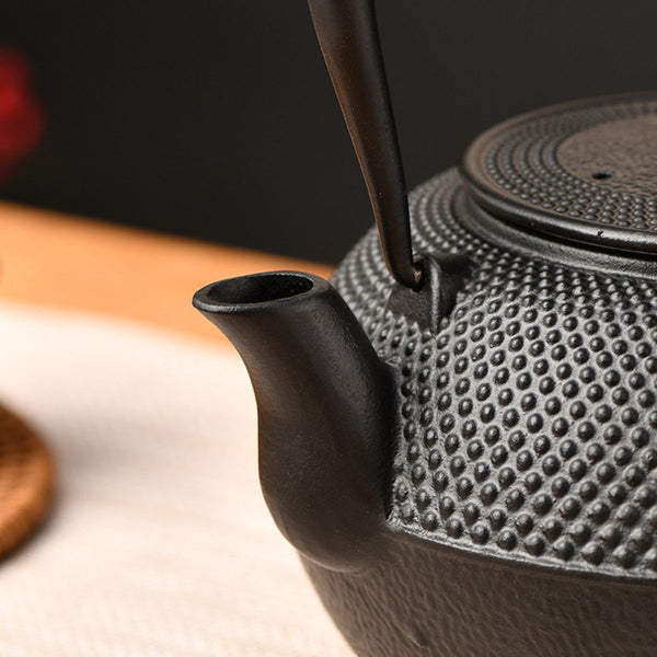 Kaito Cast iron teapot with infuser – Obsidian Black