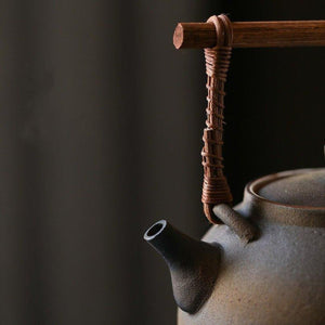 Maro Handmade Japanese-style ceramic kettle with wooden handle – 1L