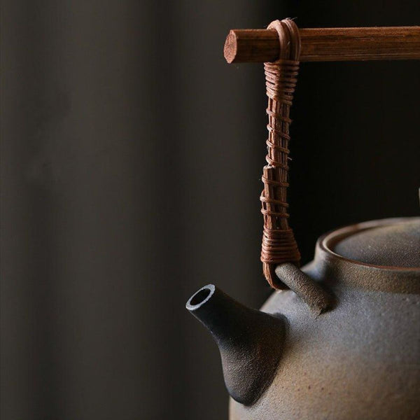 Maro Handmade Japanese-style ceramic kettle with wooden handle – 1L