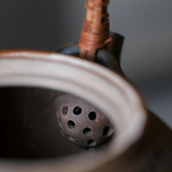 Maro Handmade Japanese-style ceramic kettle with wooden handle – 1L