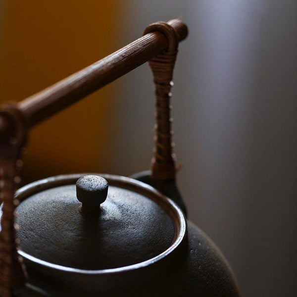 Maro Handmade Japanese-style ceramic kettle with wooden handle – 1L