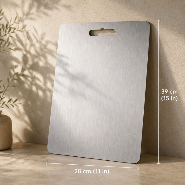 Size diagram of the large titanium cutting board, 39 x 28 cm (15 x 11 in)